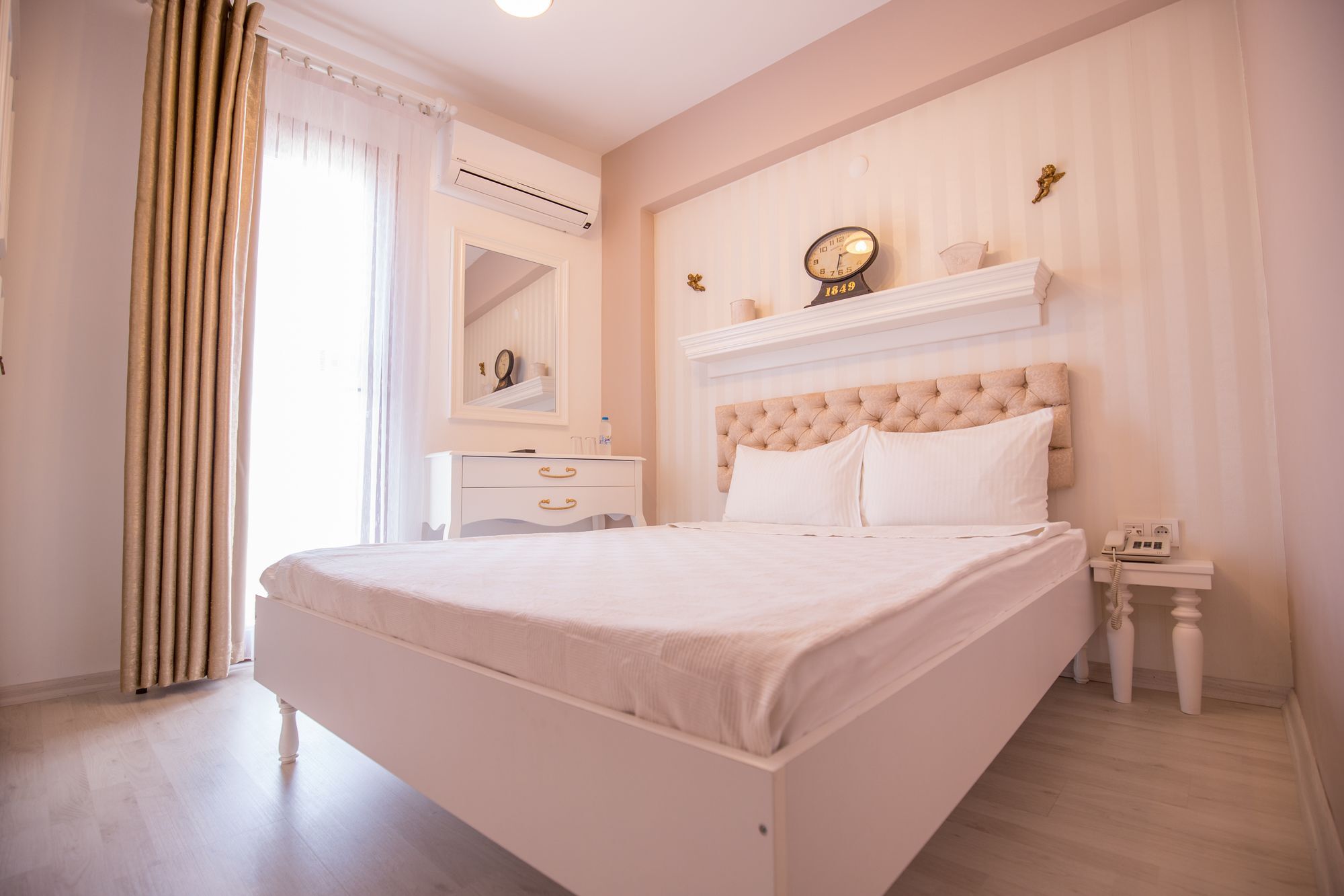 Menendi Otel Foça Eksteriør bilde